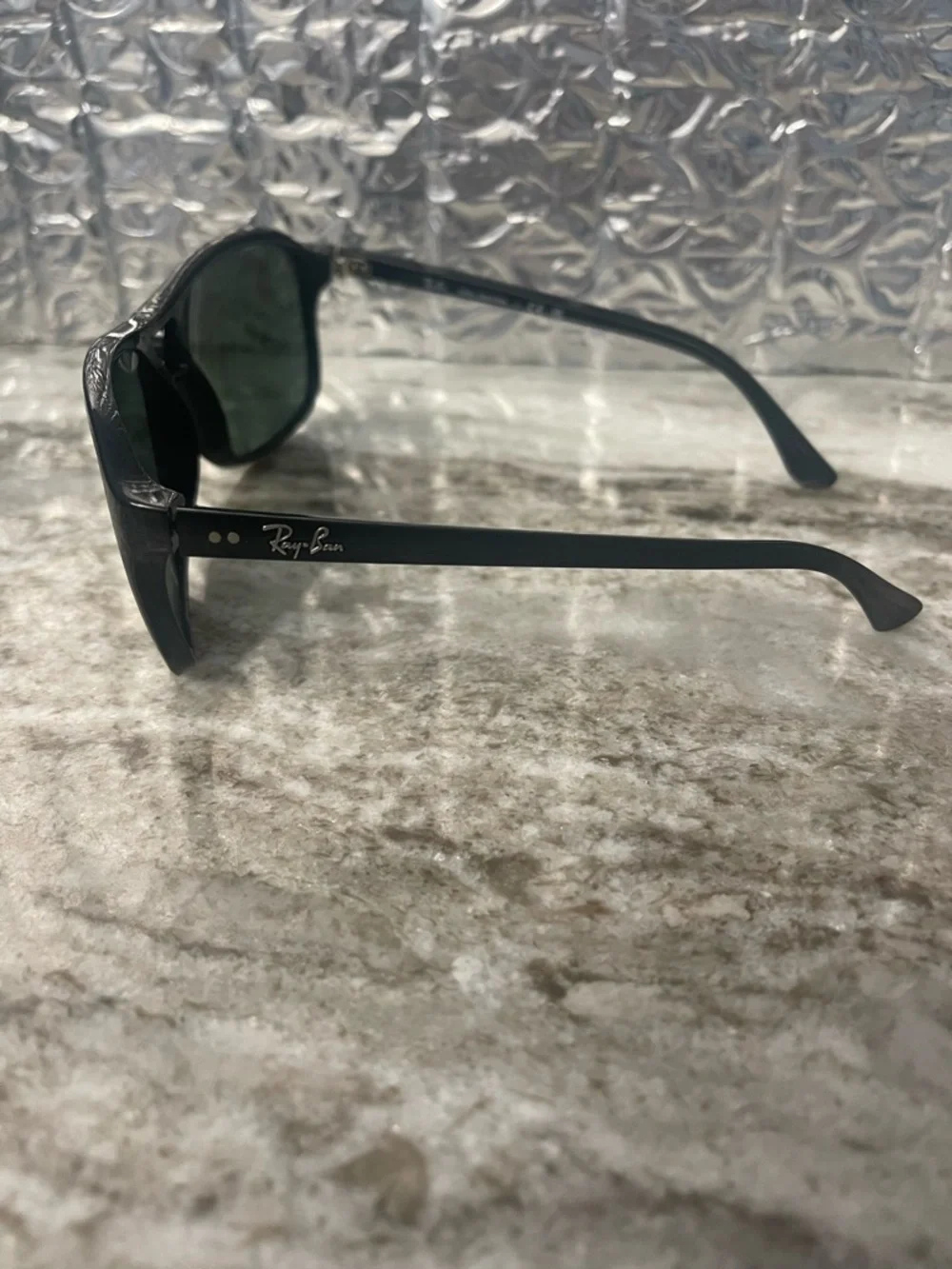 Authentic Ray-Ban RB4128 Black Frame Sunglasses - Picture 2 of 5